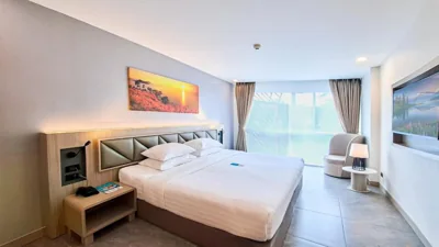 Premium Superior kamer met kingsize bed — Clarian Hotel Beach Patong