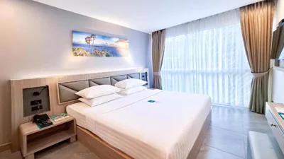 Standaardkamer met kingsize bed — Clarian Hotel Beach Patong